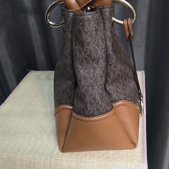 Michael Kors Brown and Tan Shoulder Bag EUC - Picture 5 of 15